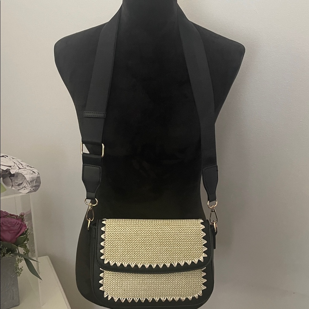 Stylish Black and Cream Straw Women's Bag - Picture 8 of 8
